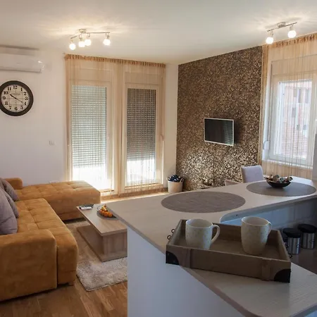 Knock Knock Apartment Ledine