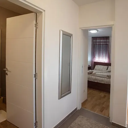 Knock Knock Apartment *